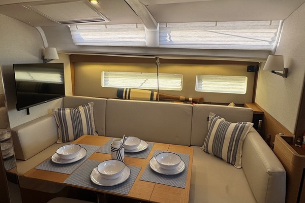 Paramour 44ft Jeanneau Yacht For Sale