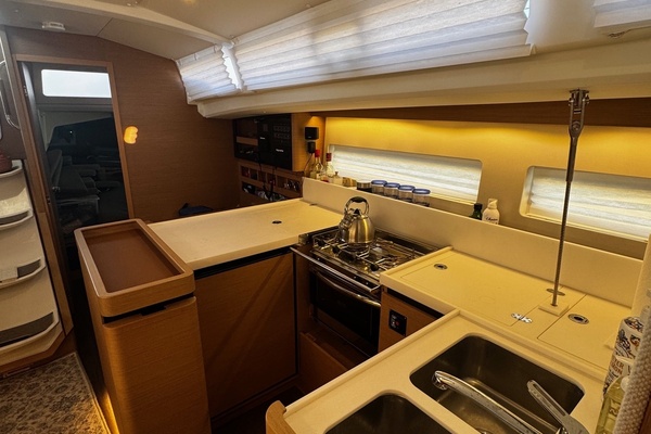 Paramour 44ft Jeanneau Yacht For Sale