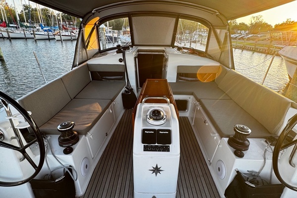 Paramour 44ft Jeanneau Yacht For Sale