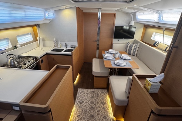 Paramour 44ft Jeanneau Yacht For Sale