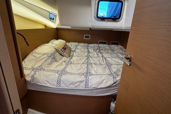 Paramour 44ft Jeanneau Yacht For Sale