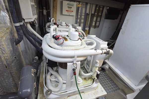 Navigator 5400 Yacht For Sale