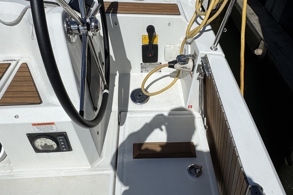 34ft Jeanneau Yacht For Sale