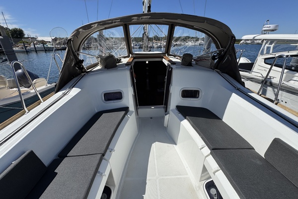 34ft Jeanneau Yacht For Sale