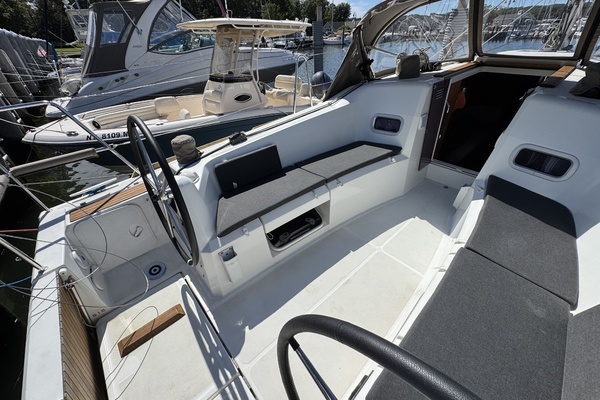 34ft Jeanneau Yacht For Sale