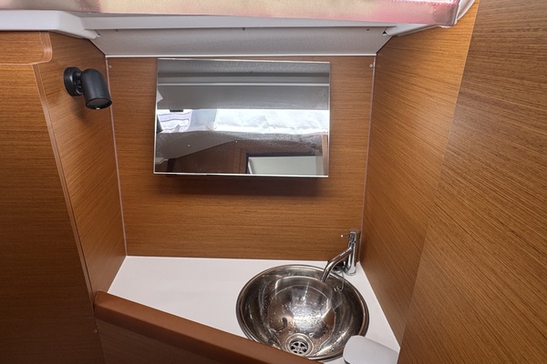 34ft Jeanneau Yacht For Sale