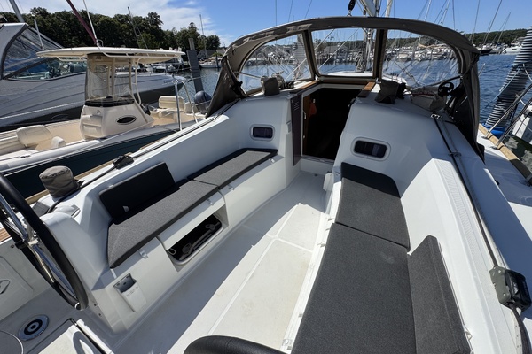 34ft Jeanneau Yacht For Sale