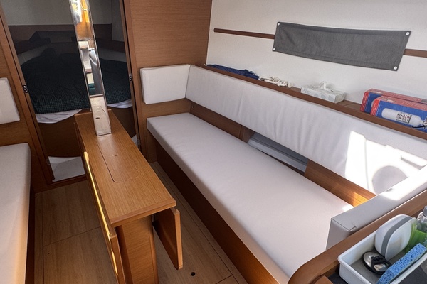 34ft Jeanneau Yacht For Sale
