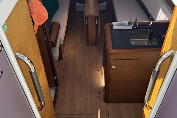 34ft Jeanneau Yacht For Sale