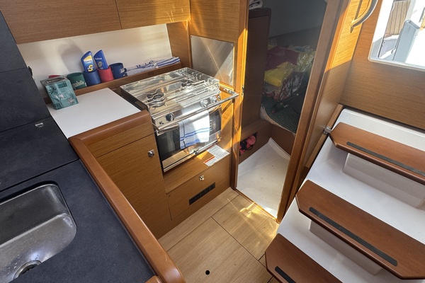 34ft Jeanneau Yacht For Sale