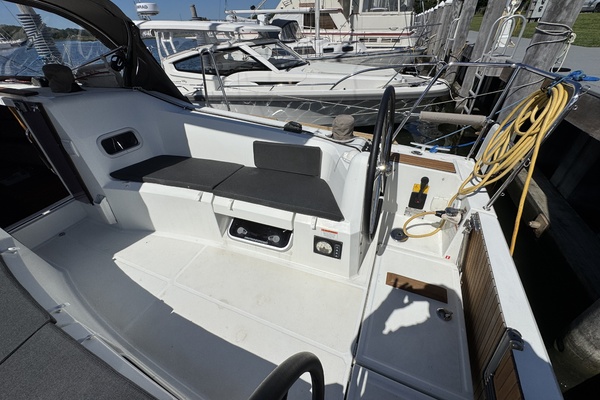 34ft Jeanneau Yacht For Sale