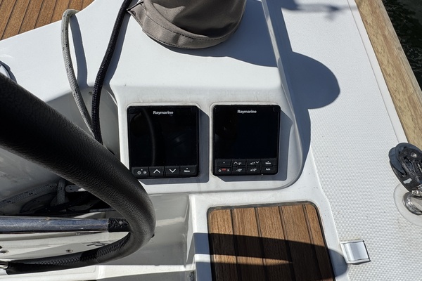 34ft Jeanneau Yacht For Sale