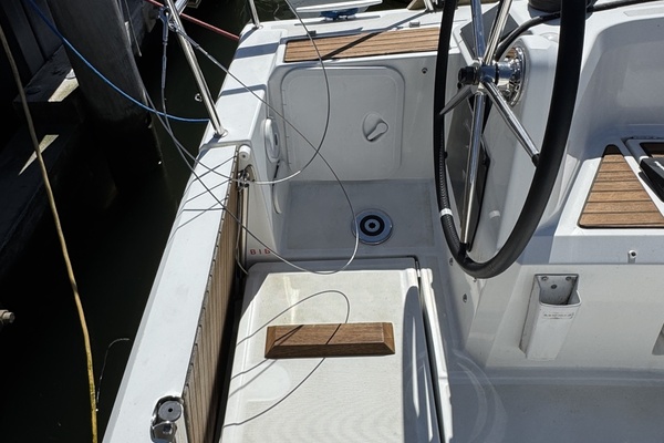 34ft Jeanneau Yacht For Sale