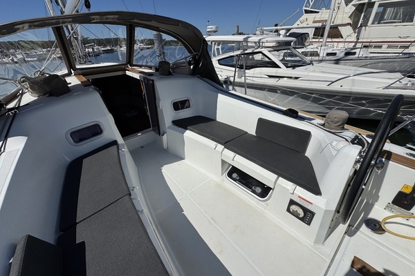 34ft Jeanneau Yacht For Sale
