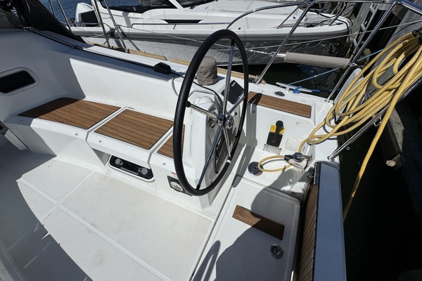 34ft Jeanneau Yacht For Sale