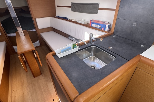 34ft Jeanneau Yacht For Sale