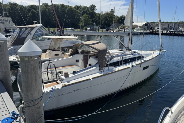 34ft Jeanneau Yacht For Sale