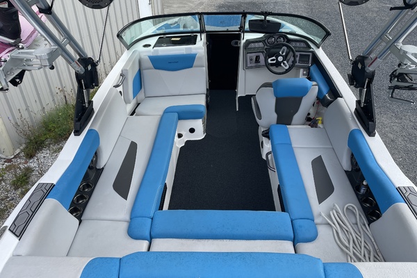 24ft Mastercraft Yacht For Sale