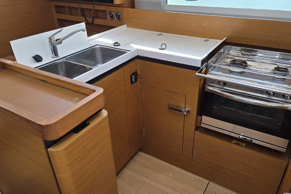 ZEITGEIST 41ft Jeanneau Yacht For Sale