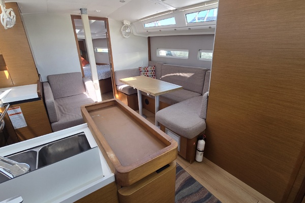 ZEITGEIST 41ft Jeanneau Yacht For Sale