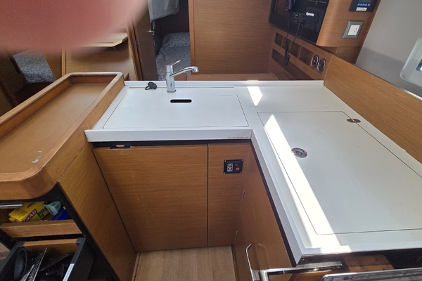 ZEITGEIST 41ft Jeanneau Yacht For Sale
