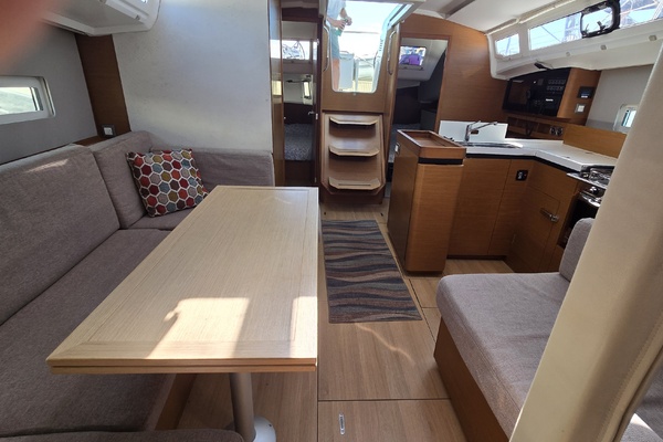 ZEITGEIST 41ft Jeanneau Yacht For Sale