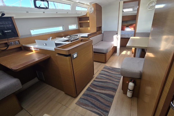 ZEITGEIST 41ft Jeanneau Yacht For Sale