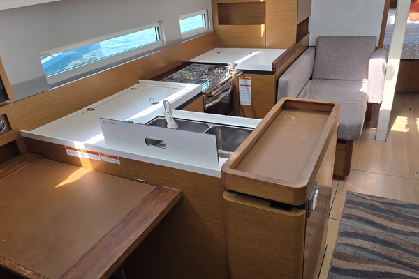 ZEITGEIST 41ft Jeanneau Yacht For Sale