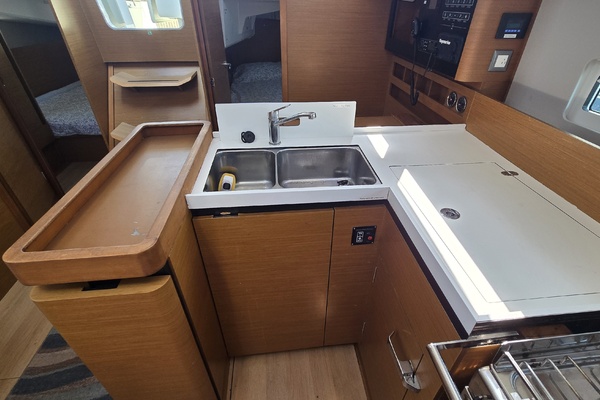 ZEITGEIST 41ft Jeanneau Yacht For Sale