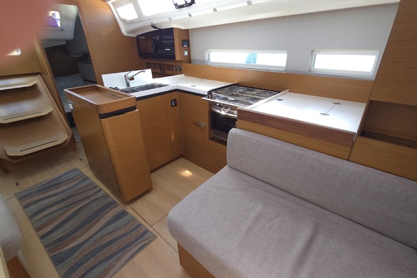 ZEITGEIST 41ft Jeanneau Yacht For Sale