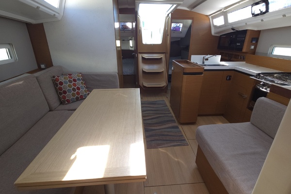 ZEITGEIST 41ft Jeanneau Yacht For Sale