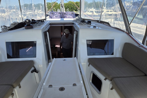 ZEITGEIST 41ft Jeanneau Yacht For Sale