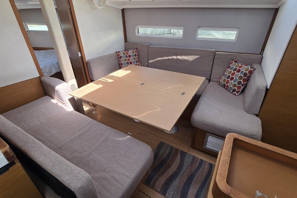 ZEITGEIST 41ft Jeanneau Yacht For Sale