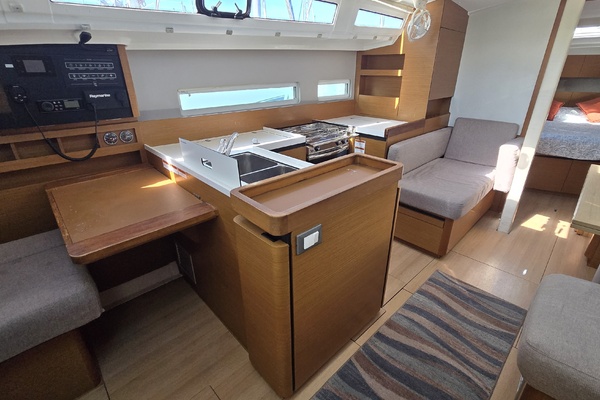 ZEITGEIST 41ft Jeanneau Yacht For Sale