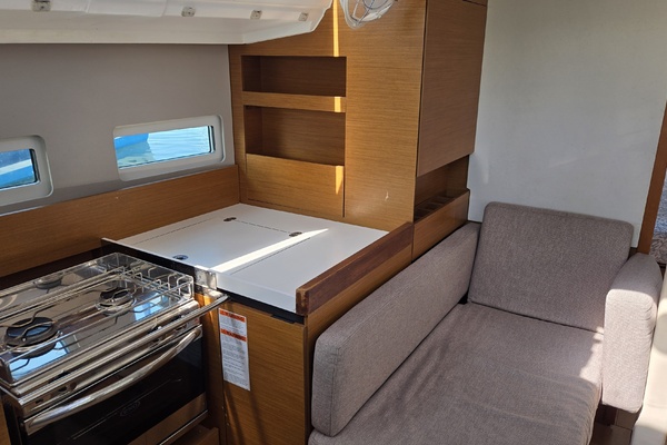 ZEITGEIST 41ft Jeanneau Yacht For Sale