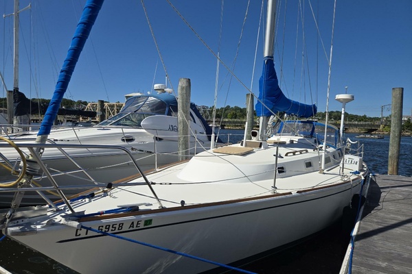ELIXIR 37ft Pearson Yacht For Sale