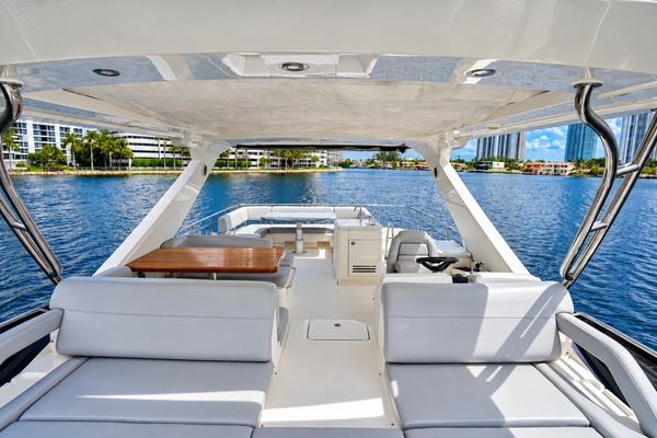 Thinks It s His 65ft Sea Ray Yacht For Sale