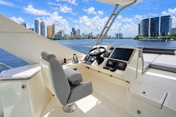 Thinks It s His 65ft Sea Ray Yacht For Sale