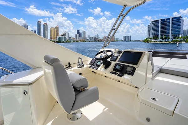 Sea Ray L650 Fly Yacht For Sale