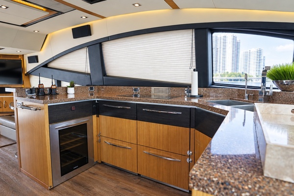 Thinks It s His 65ft Sea Ray Yacht For Sale