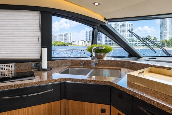 Sea Ray L650 Fly Yacht For Sale