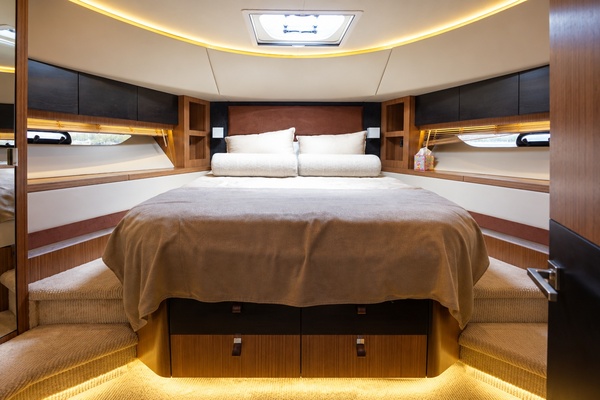 Thinks It s His 65ft Sea Ray Yacht For Sale