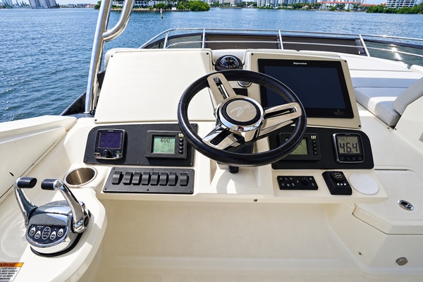 Thinks It s His 65ft Sea Ray Yacht For Sale