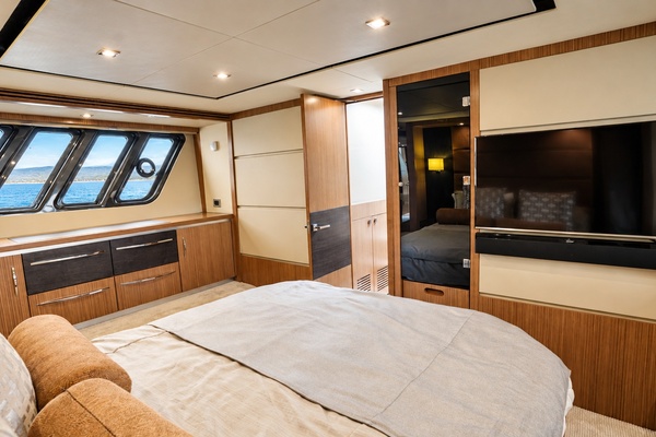 Thinks It s His 65ft Sea Ray Yacht For Sale