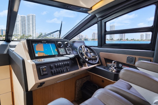 Thinks It s His 65ft Sea Ray Yacht For Sale