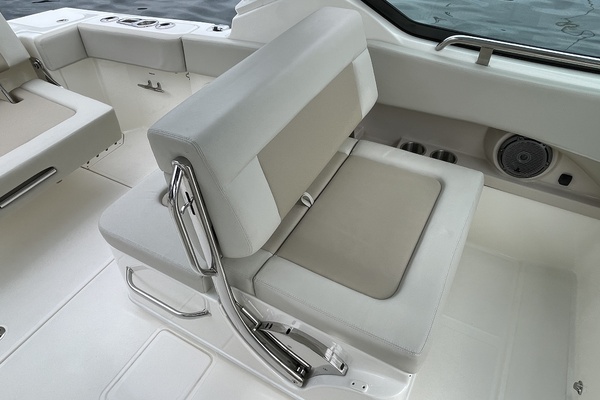 24ft Boston Whaler Yacht For Sale