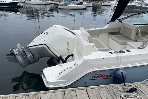 24ft Boston Whaler Yacht For Sale