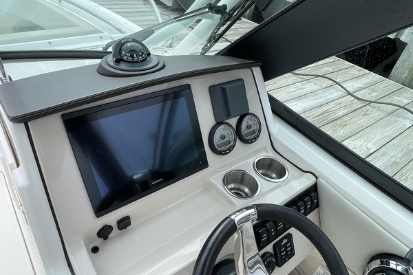 24ft Boston Whaler Yacht For Sale