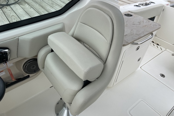 24ft Boston Whaler Yacht For Sale