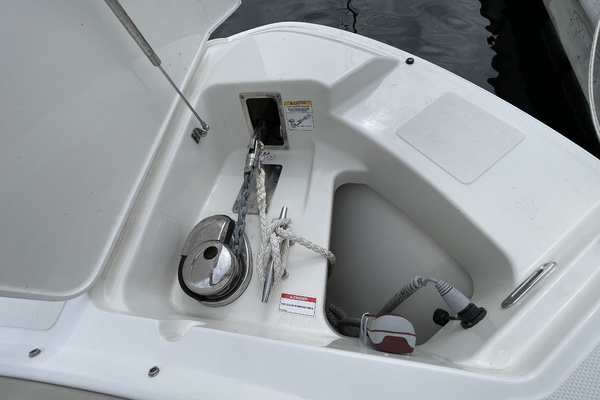 24ft Boston Whaler Yacht For Sale